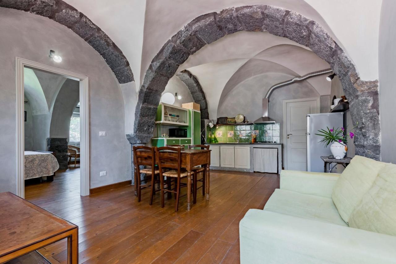 Gli Iris Apartments By Wonderful Italy Linguaglossa Exterior photo